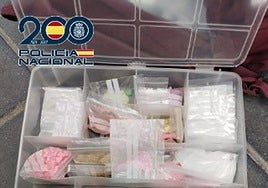 Pillados con un maletín que contenía cristal, éxtasis, ketamina, tusi y cocaína junto a un colegio de Valencia