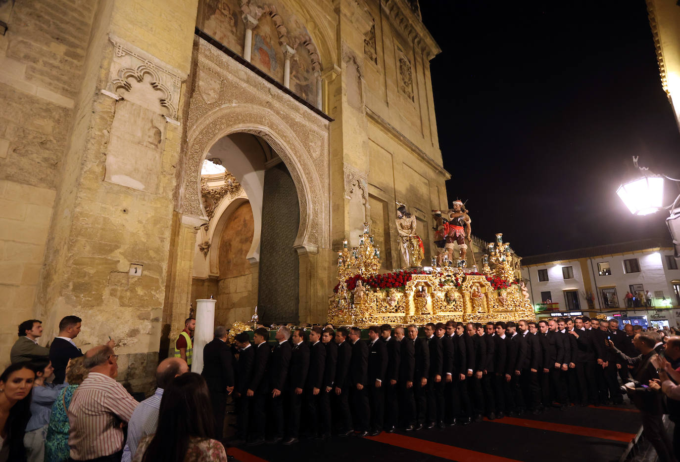 Las mejores imágenes del Vía Crucis Magno de Córdoba