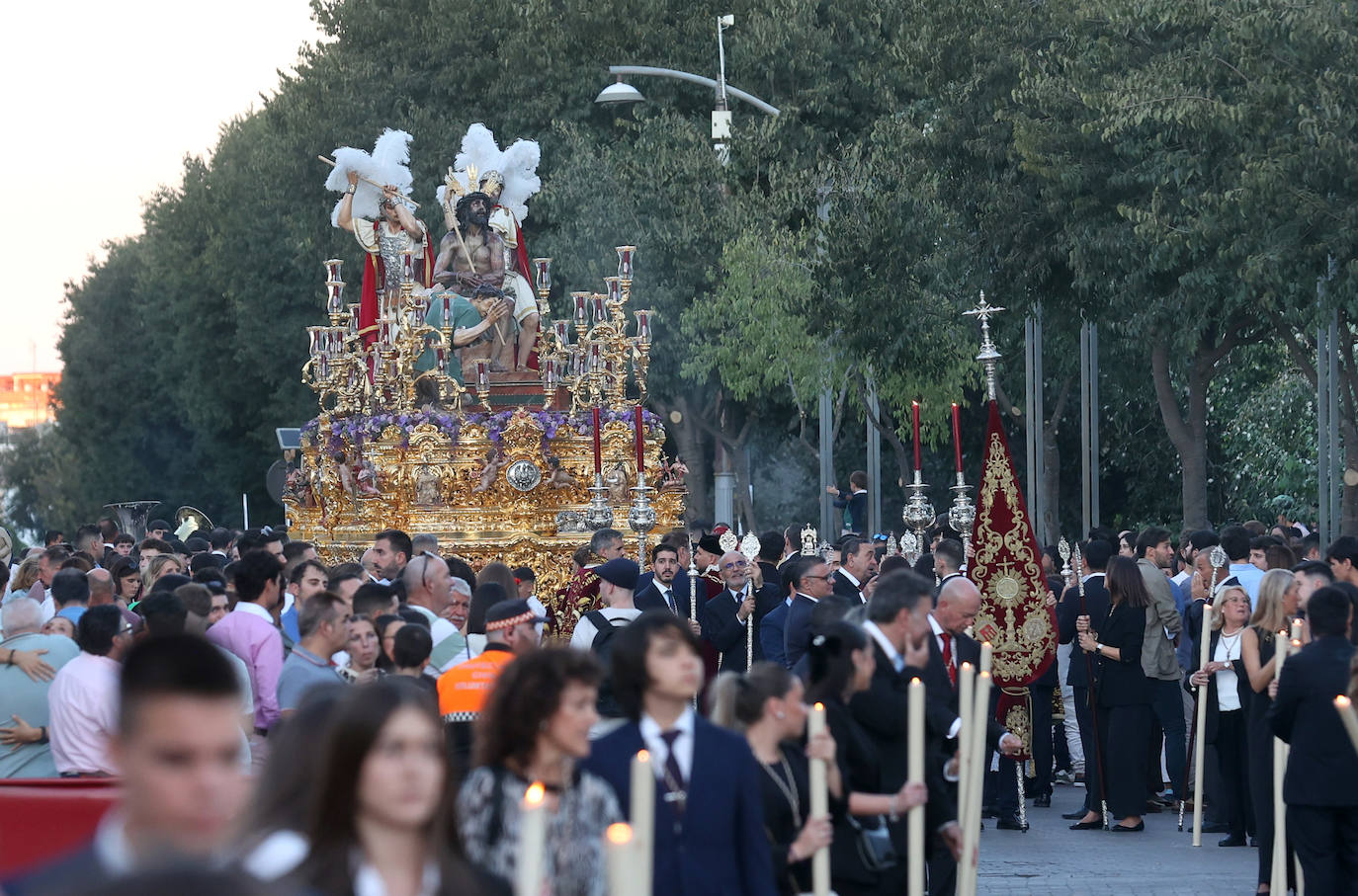 Las mejores imágenes del Vía Crucis Magno de Córdoba