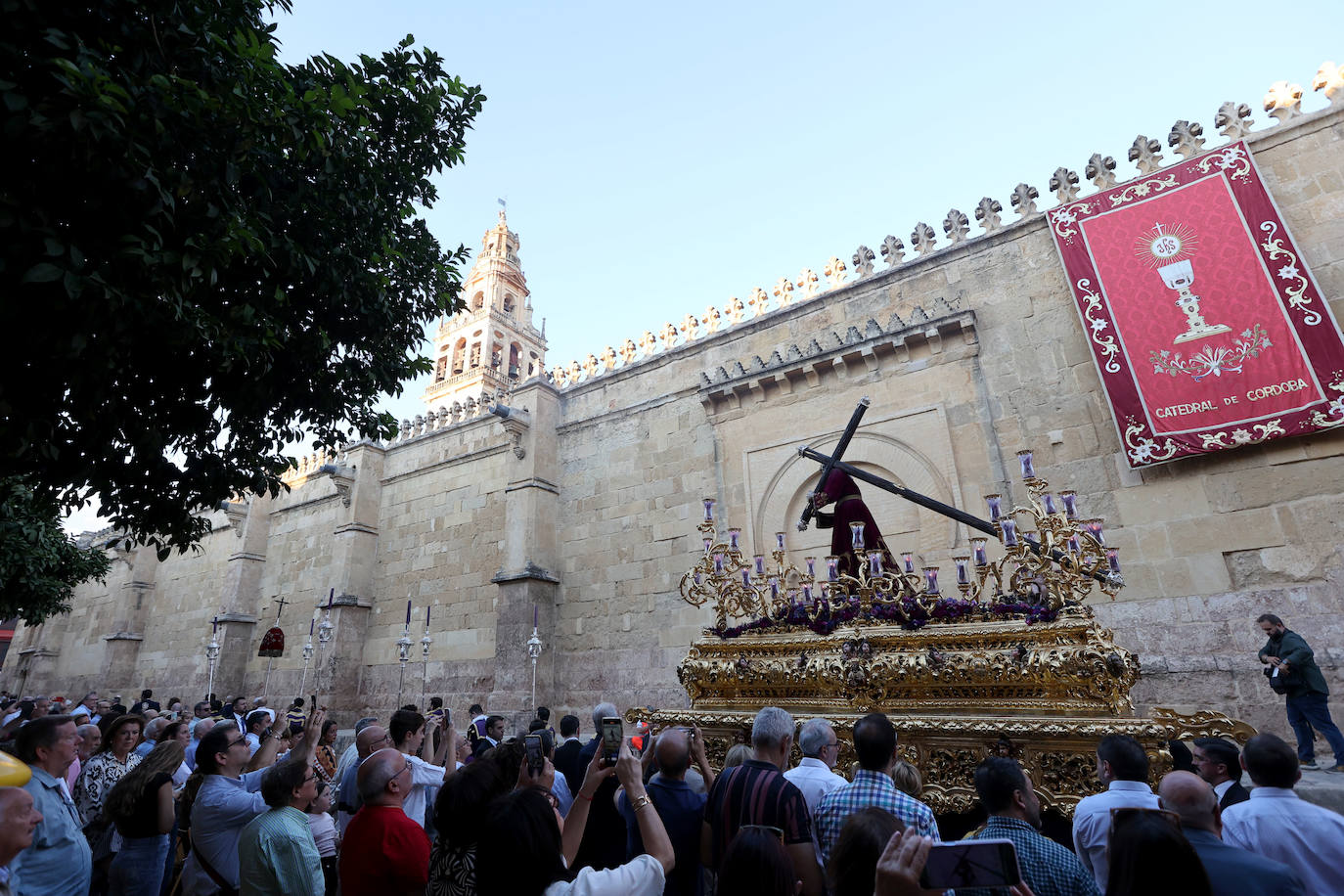 Las mejores imágenes del Vía Crucis Magno de Córdoba