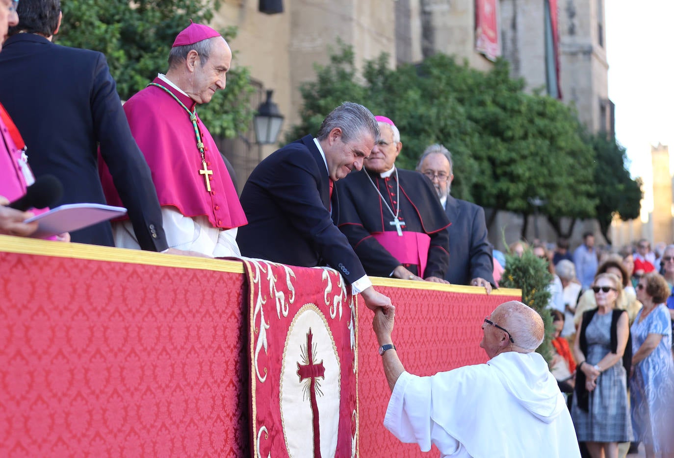 Las mejores imágenes del Vía Crucis Magno de Córdoba