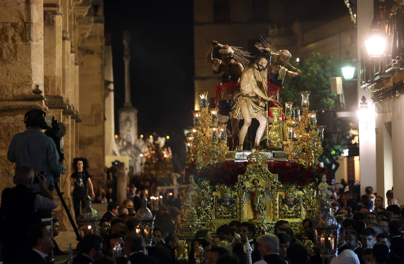 Las mejores imágenes del Vía Crucis Magno de Córdoba
