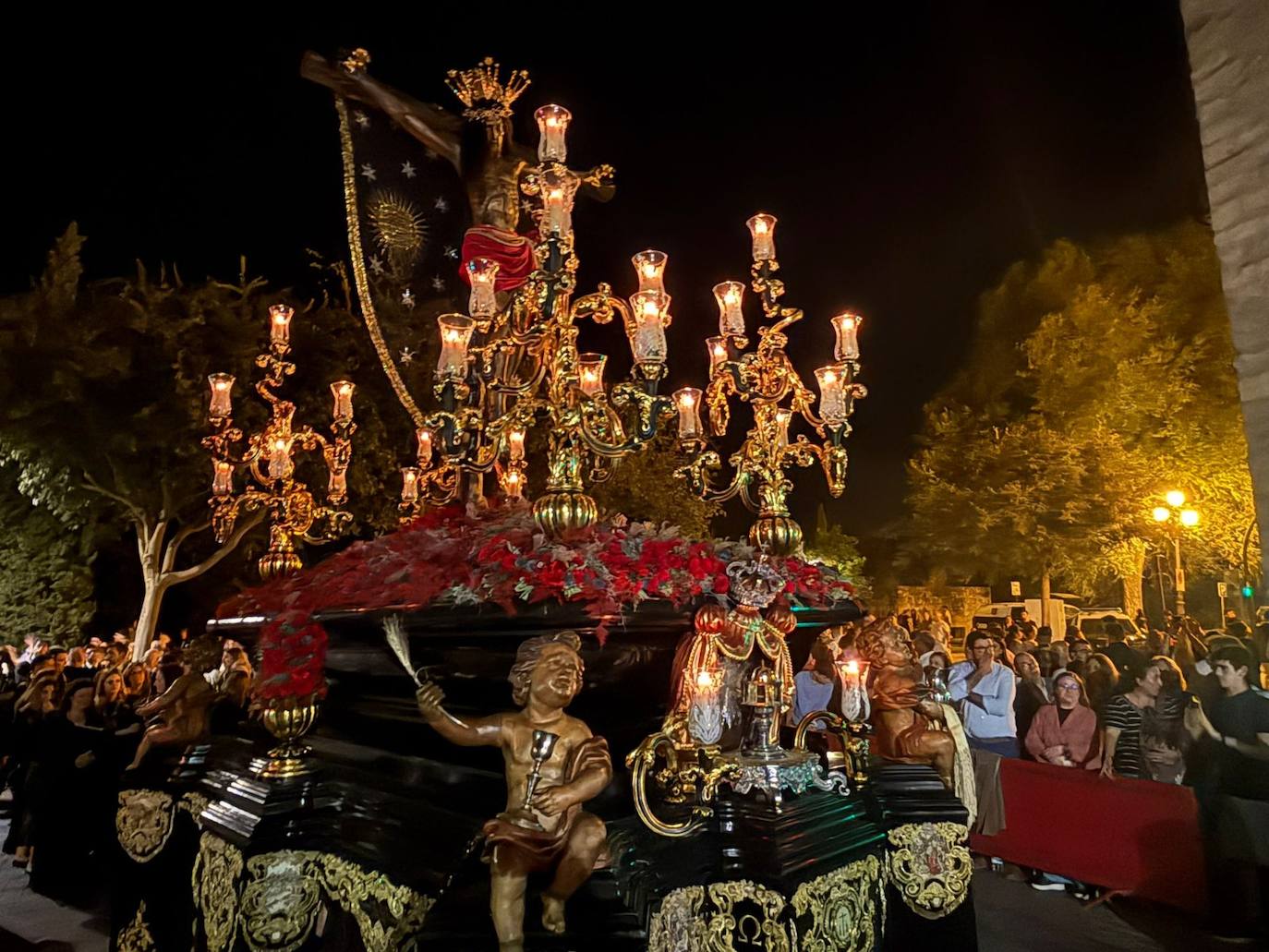 Las mejores imágenes del Vía Crucis Magno de Córdoba