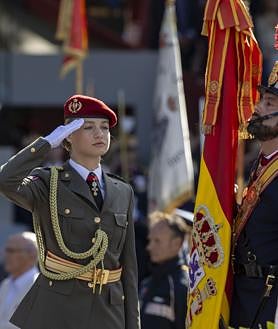 Imagen secundaria 2 - La Princesa Leonor, con los tres uniformes que ha lucido en los tres úlfimos desfiles