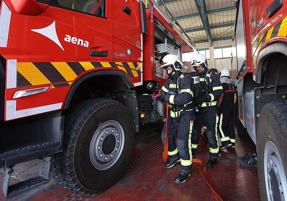 Bomberos del SEIS de Córdoba durante una intervención