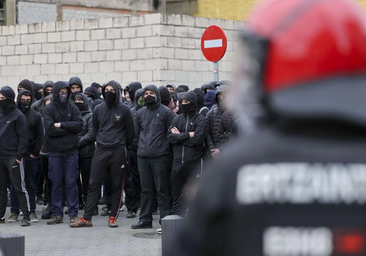 Diecinueve detenidos en Vitoria durante los disturbios en una manifestación de la Falange