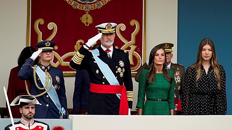 El desfile militar por la Fiesta Nacional, en imágenes