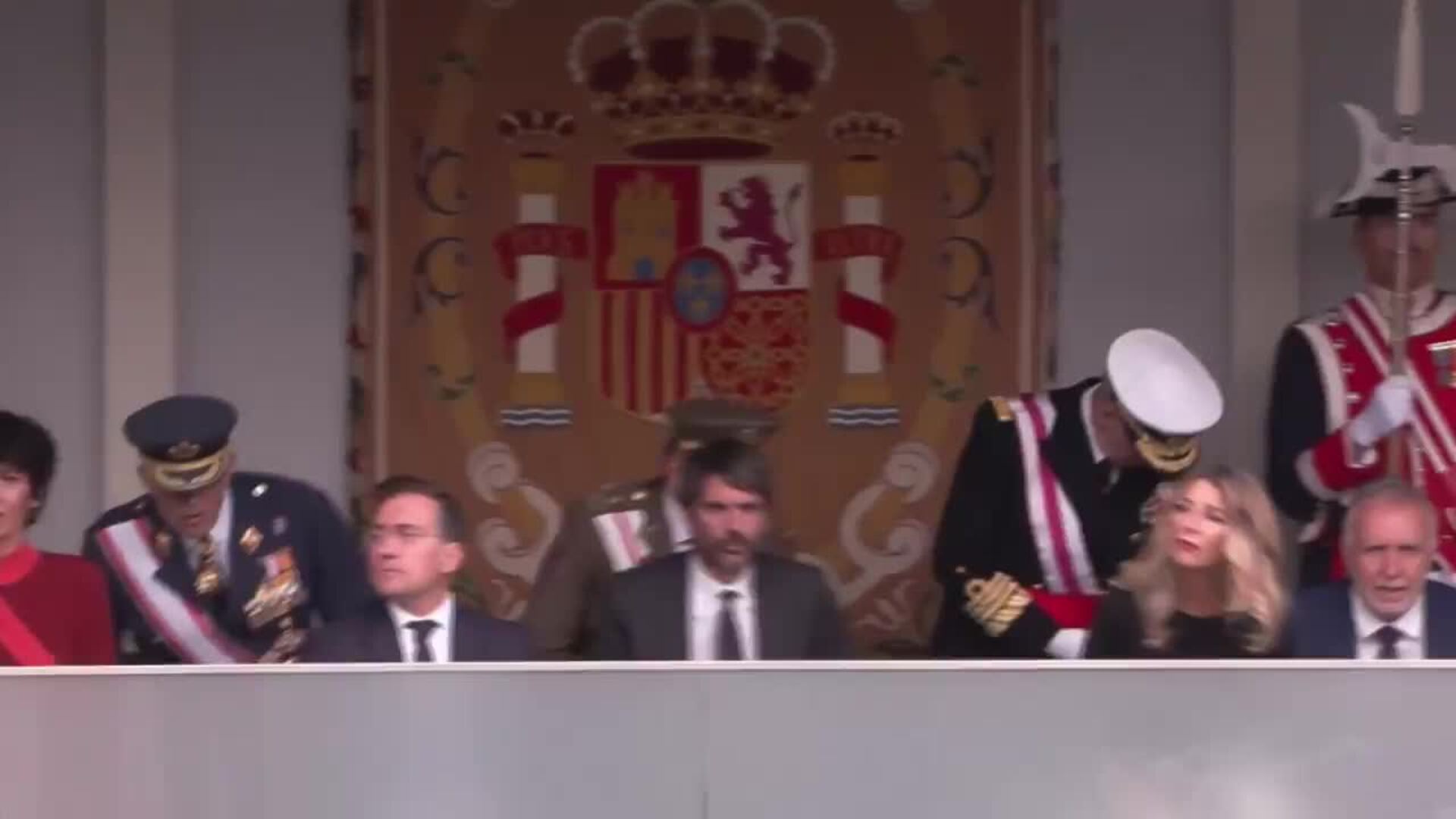 España celebra su Fiesta Nacional con un desfile militar presidido por el rey