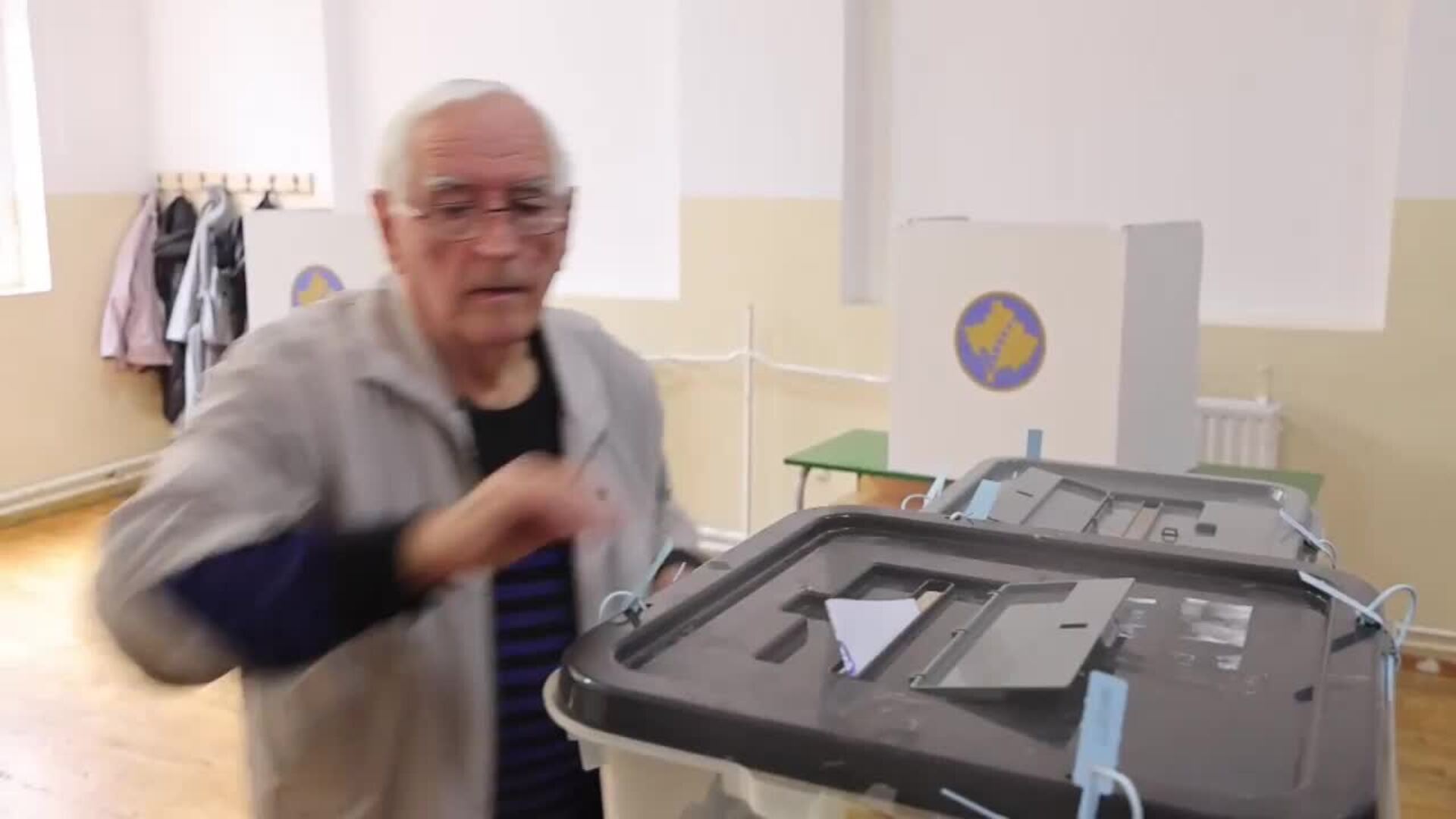 Kosovo celebra elecciones locales sin el boicot esta vez de la minoría serbia