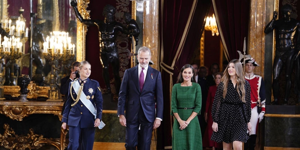 La Princesa y la Infanta, juntas por primera vez en la recepción del 12 de octubre