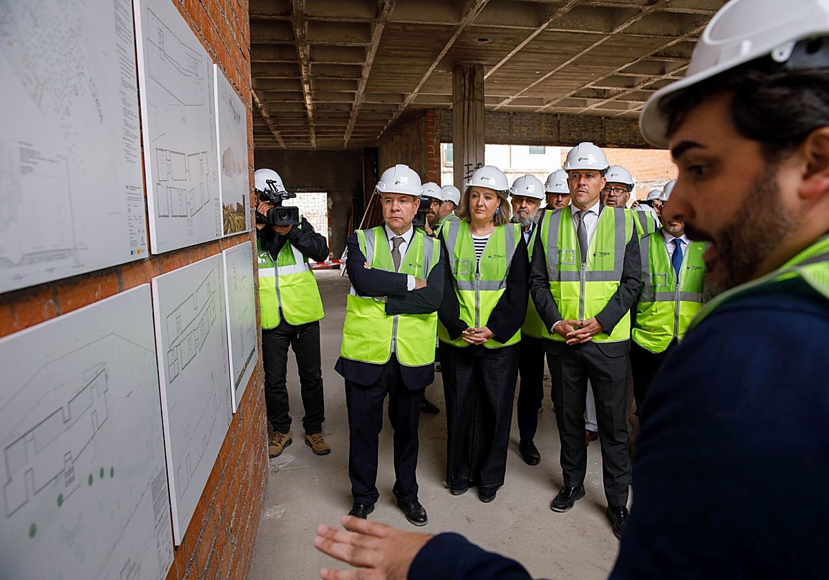 El presidente de Castilla-La Mancha, Emiliano García-Page, el alcalde de Toledo, Carlos Velázquez, y la consejera de Economía, Patricia Franco, conocieron in situ el estado de las obras de la Ciudad del Cine, que realiza Tragsa
