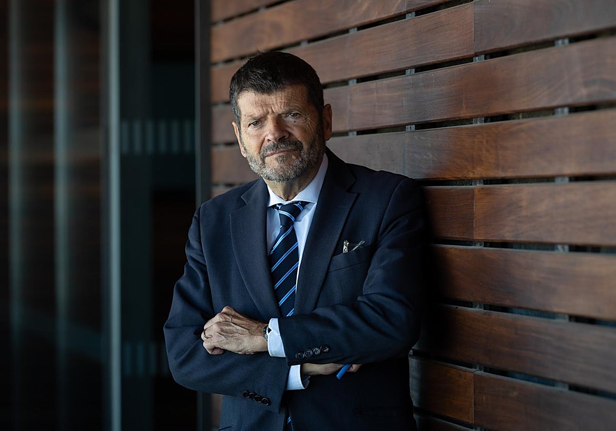 El teniente de alcalde de Seguridad de Barcelona, Albert Batlle, tras la entrevista con ABC