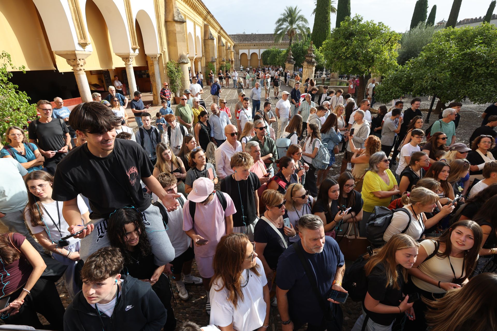 El alegre traslado de la Sagrada Cena de Córdoba y la Esperanza del Valle, en imágenes
