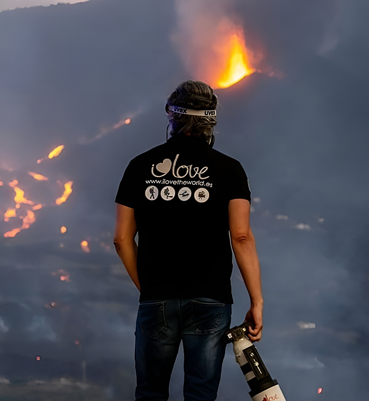 Alfonso Escalero durante la erupción de Tajogaite