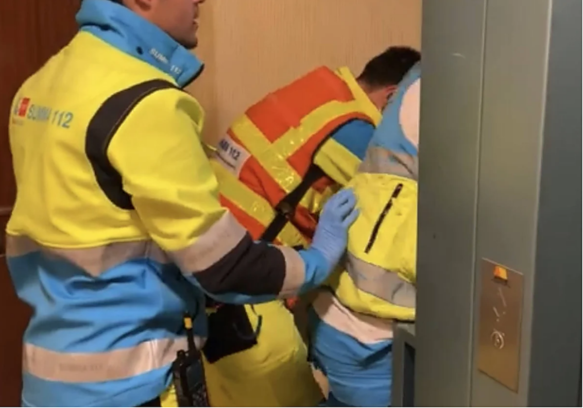 El Summa atiende a la víctima en su casa de Móstoles