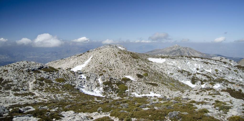 Muere un hombre en Jaén al caerse cuando subía el pico Mágina