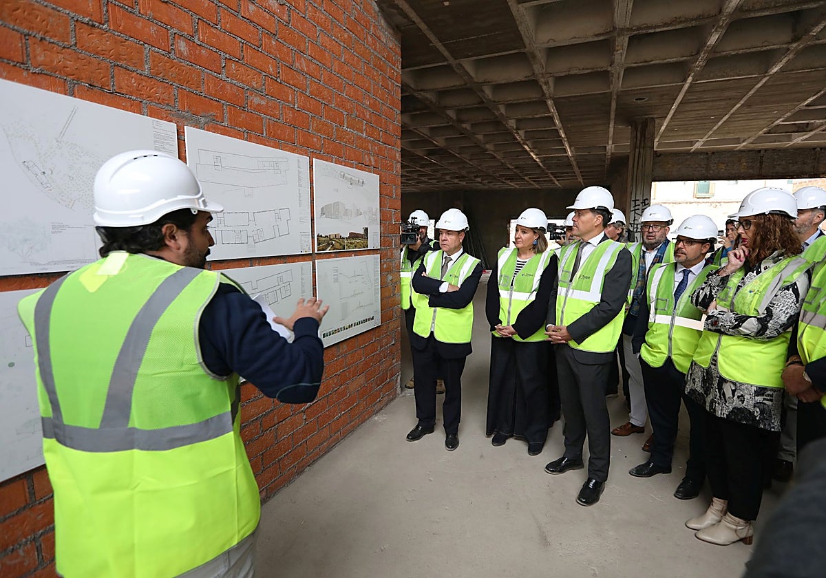 Velázquez, junto a Franco y Page, este lunes en la presentación del proyecto