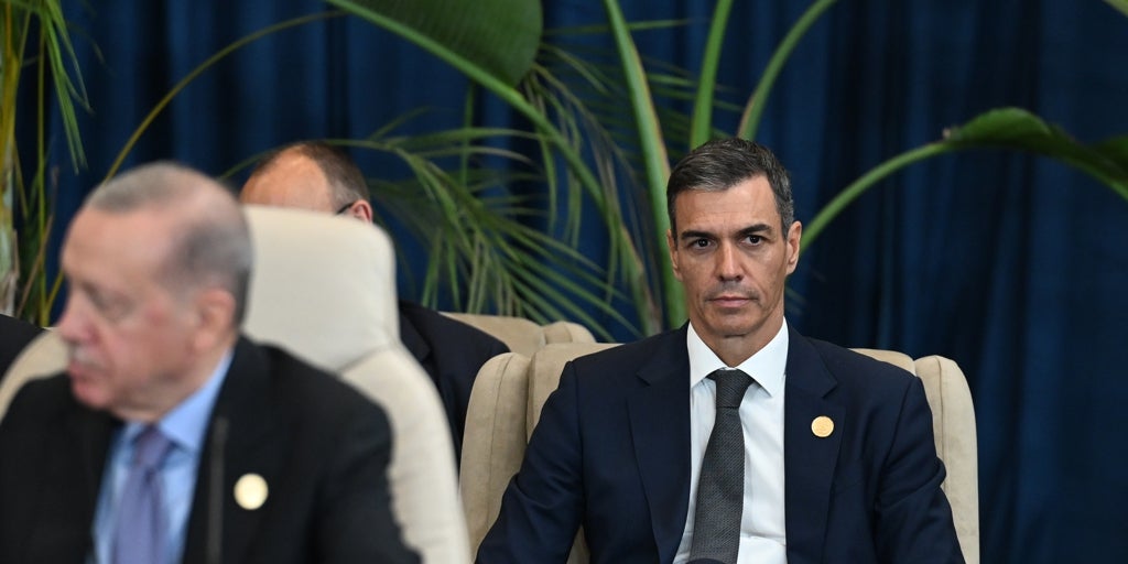 Sánchez agita la pinza sobre Feijóo: «Ponen encima de la mesa un adelanto electoral para cerrar el debate sobre su sustituto»