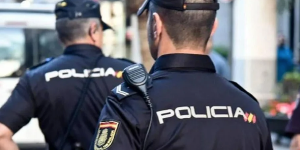 La Policía Nacional detiene a un hombre por quebrantar una orden de alejamiento y amenazar de muerte a su pareja