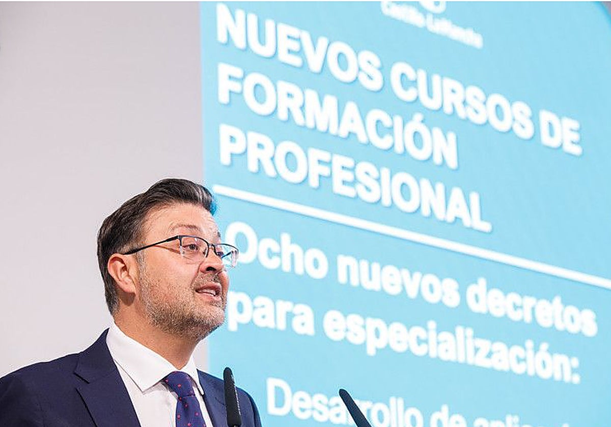 Amador Pastor, consejero de Educación , Cultura y Deportes