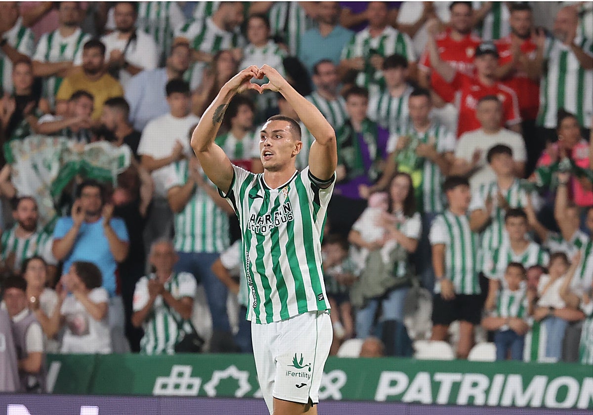Adrián Fuentes celebra su tanto ante la Cultural Leonesa