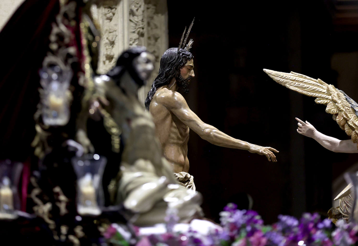 Los pasos del Vía Crucis Magno de Córdoba expuestos en la Mezquita-Catedral, en imágenes
