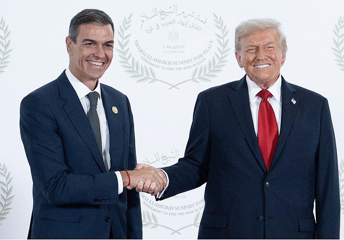 Sánchez y Trump, ayer, en Egipto