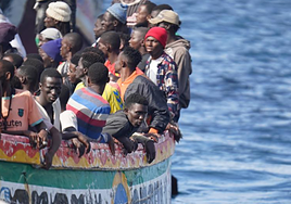 Llegan a Gran Canaria y El Hierro dos cayucos, que elevan el número de llegadas a más de 500 inmigrantes en dos días