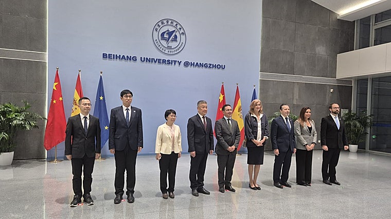 Imagen de la inauguración del Beihang Valencia Polytechnic Institute en China