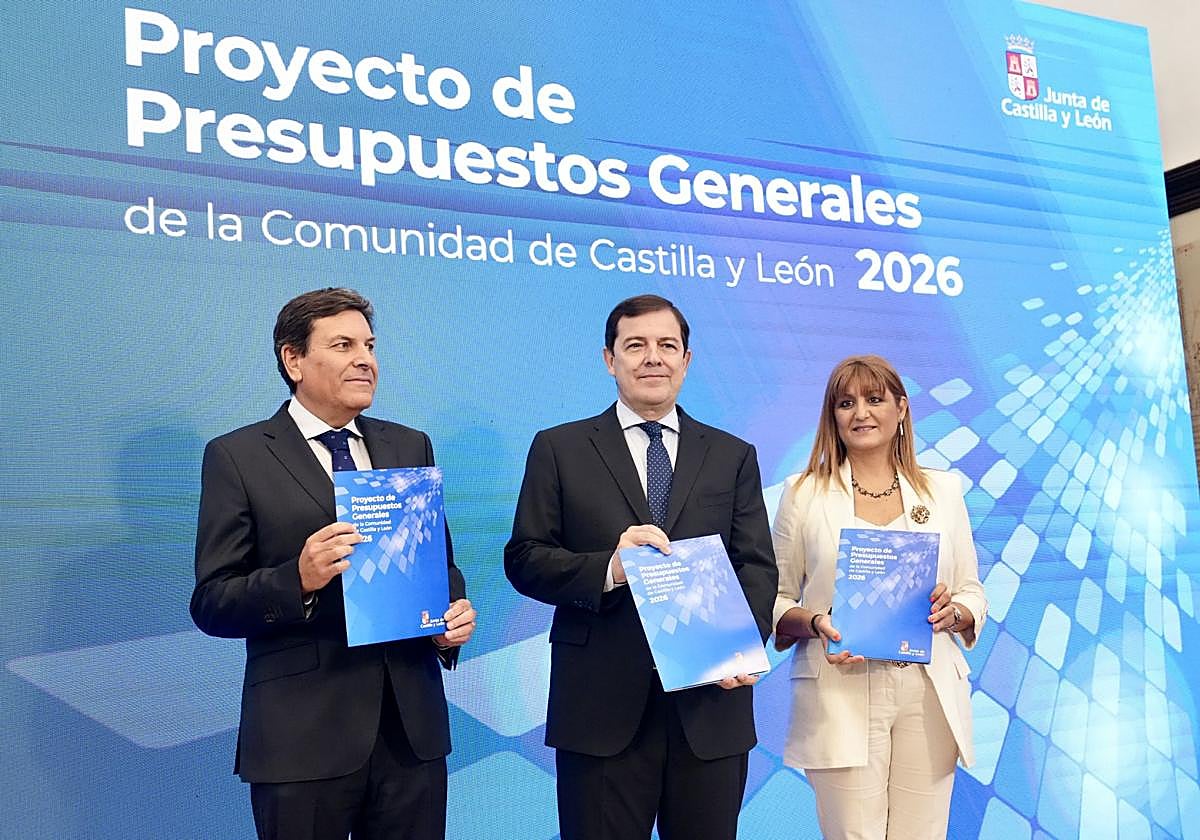 Carlos Fernández Carriedo, Alfonso Fernández Mañueco y Maribel Campos, en la presentación de los Presupuestos de 2026
