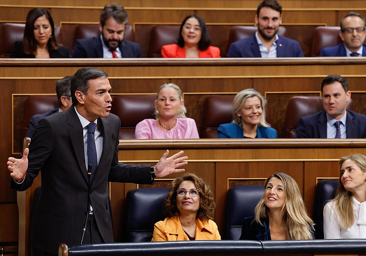 Pedro Sánchez desde su escaño del Congreso de los Diputados