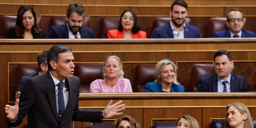 Sánchez guarda silencio con el informe de la UCO, pero reprocha a Feijóo que no hable de los cribados del cáncer en Andalucía