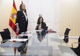 Vox plantea a Ayuso en Madrid la «remigración» de los inmigrantes ilegales y la denegación de ayudas