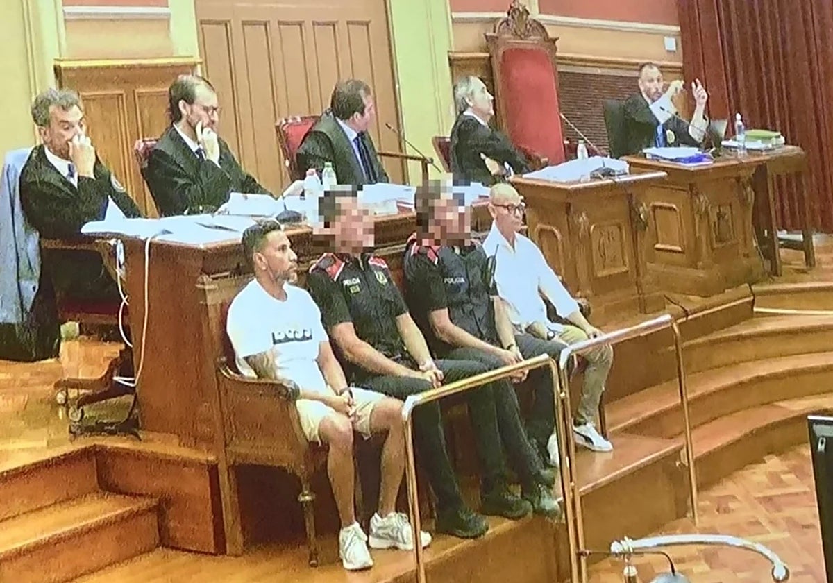 Los acusados, durante el juicio por la ejecución de Valentín Moreno, el pasado julio