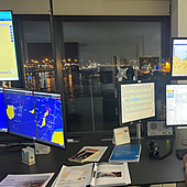 Se busca a tres inmigrantes desaparecidos que saltaron de una neumática para tratar de alcanzar un barco