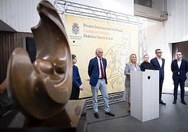 Jaime Siles gana el Premio Lorca de poesía por hacer de la literatura «una trinchera de belleza»