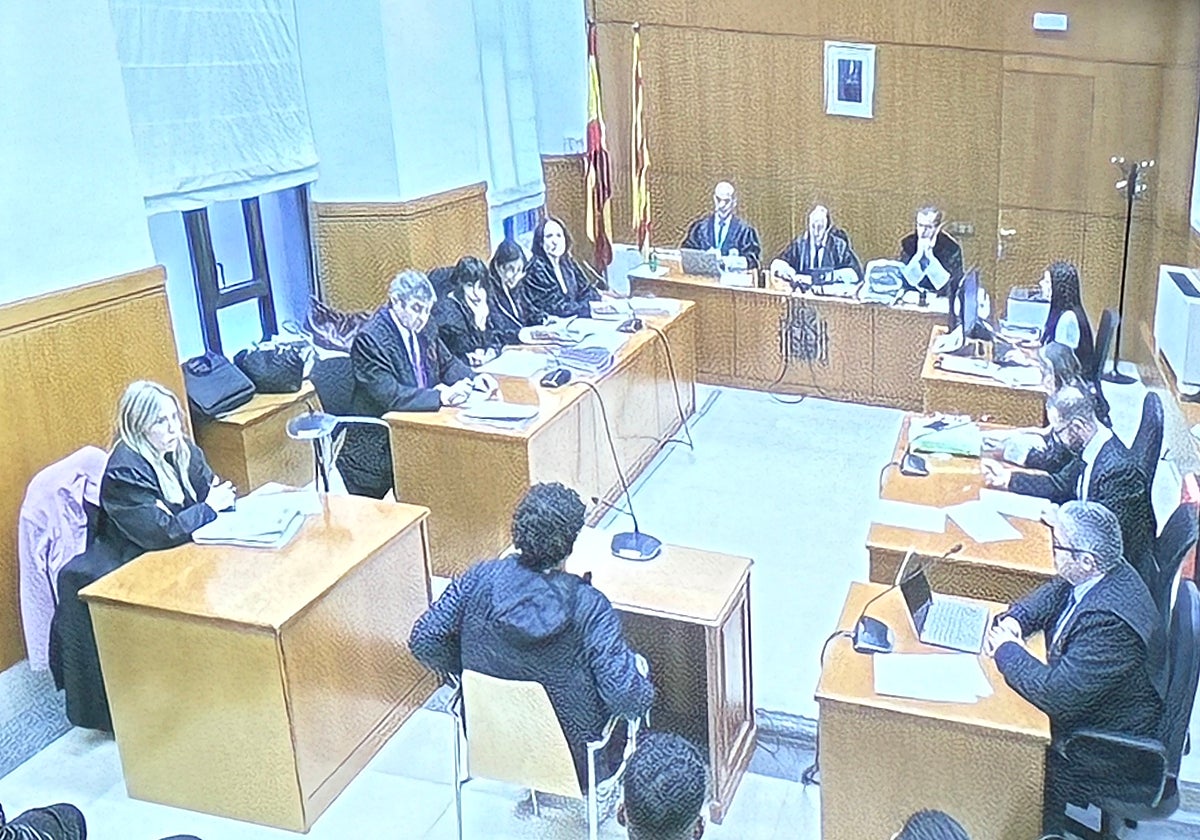 Uno de los seis acusados de la 'manada' de Rubí, en la Audiencia de Barcelona, este jueves