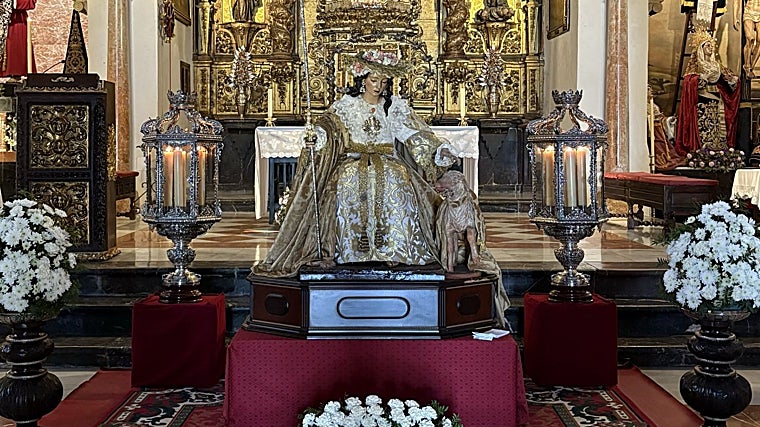 La Divina Pastora, en besamanos solidario en favor de Cáritas parroquial