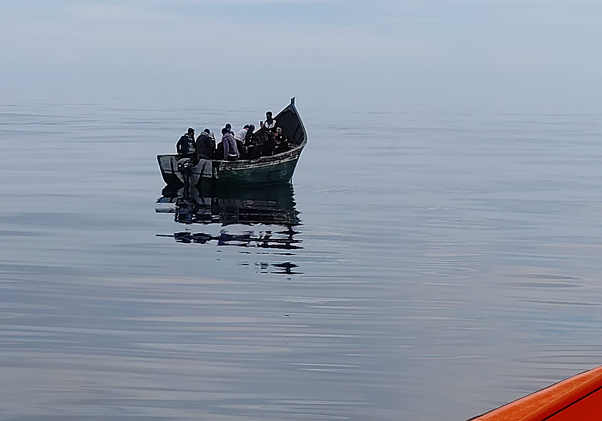 Embarcación localizada a unos 30 kilómetros al sur de Gran Canaria