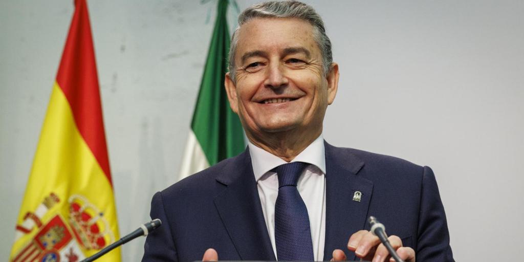 Antonio Sanz, el eficaz apagafuegos de Juanma Moreno para sofocar la crisis de la sanidad andaluza