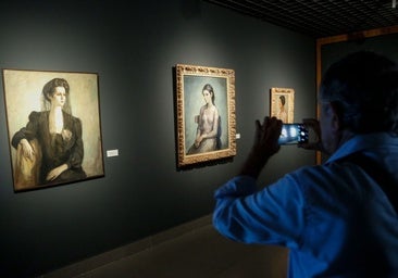 Cajasol muestra la evolución de la pintura del siglo XX de Romero de Torres a Pedro Bueno