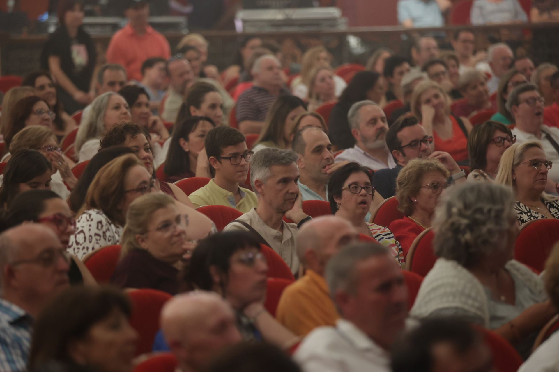 Las mejores imágenes de un &#039;Inédito&#039; David Bustamente en el Gran Teatro de Córdoba