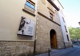 Su mecedora, su querida biblioteca, su austero dormitorio... así es la Casa Museo de Miguel Delibes