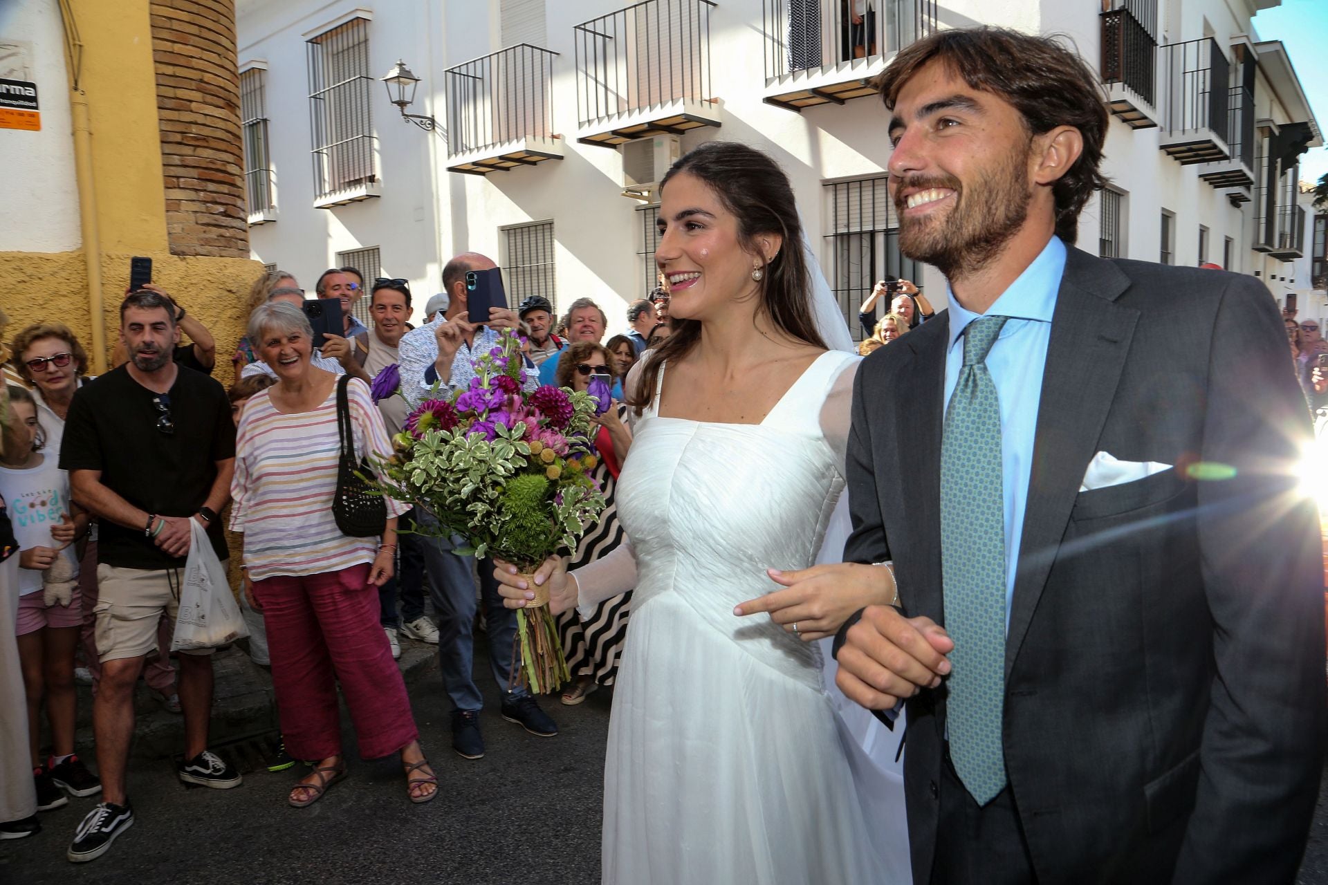 Llegada de la novia, Blanca Llandres, del brazo de su hermano Carlos