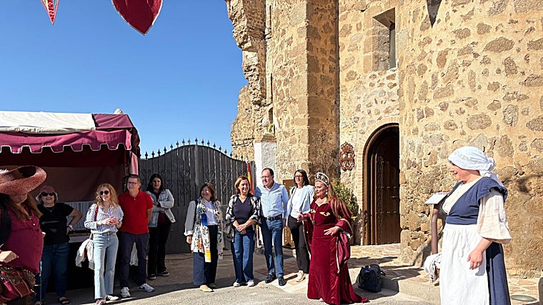 La presidenta de la Diputación de Toledo, Concepción Cedillo, el vicepresidente primero de la institución provincial, Jesús Guerrero, y la alcaldesa de Polán, Julia Sanz, han asisitido a la jornada
