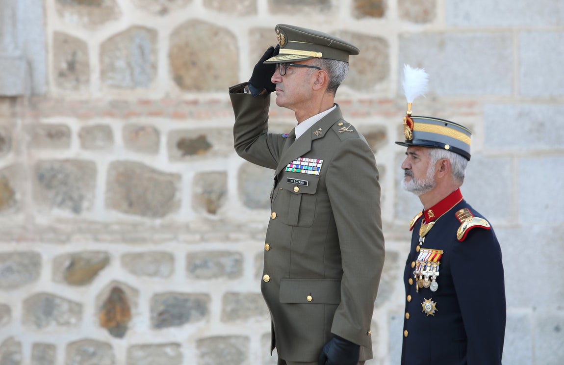 Toledo rinde homenaje a su historia militar con el relevo de la Guardia en el Alcázar