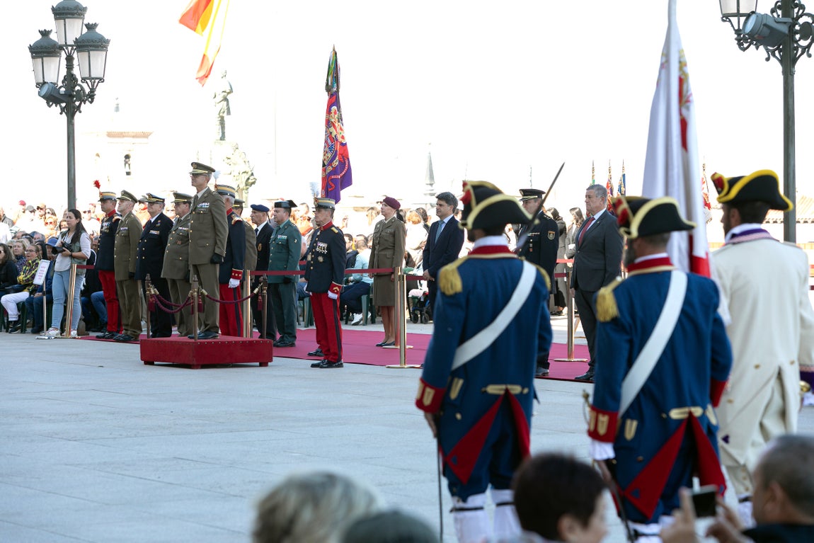 Toledo rinde homenaje a su historia militar con el relevo de la Guardia en el Alcázar