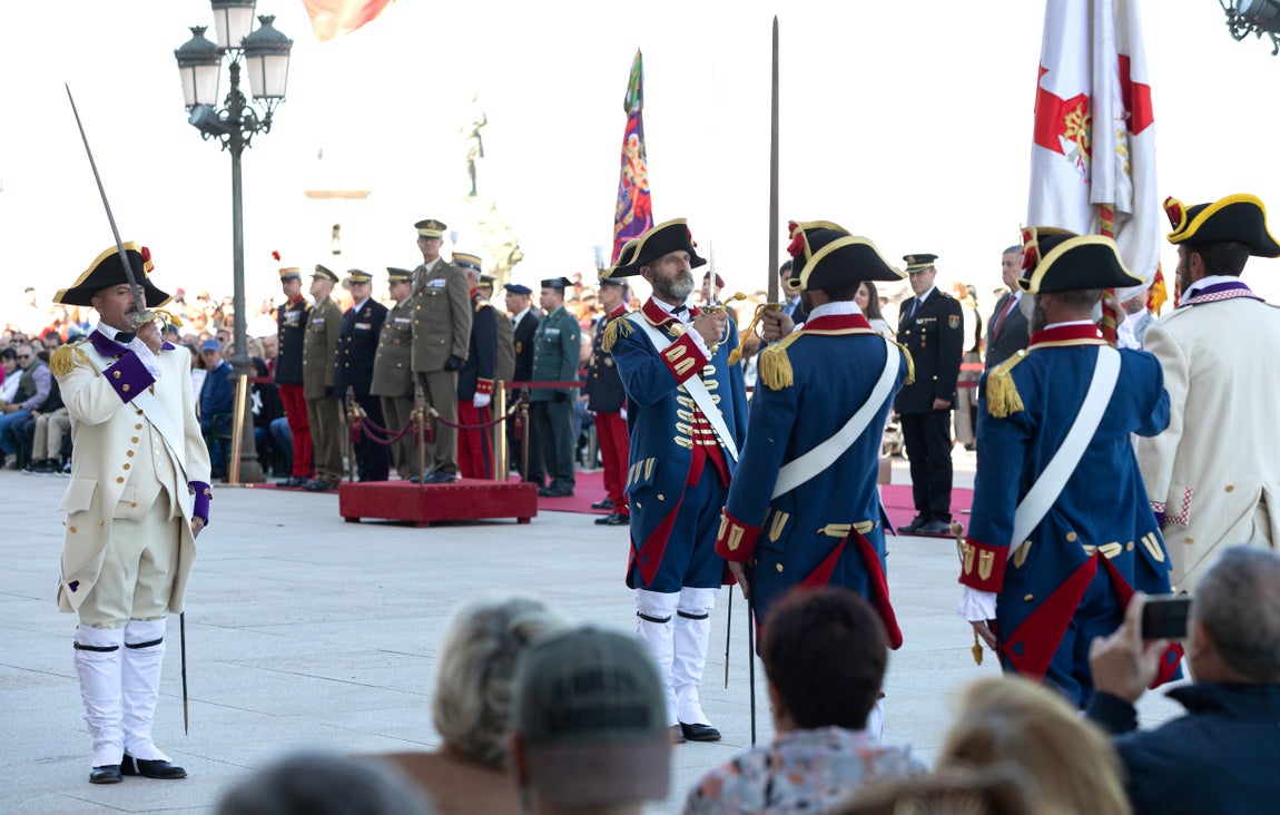 Toledo rinde homenaje a su historia militar con el relevo de la Guardia en el Alcázar