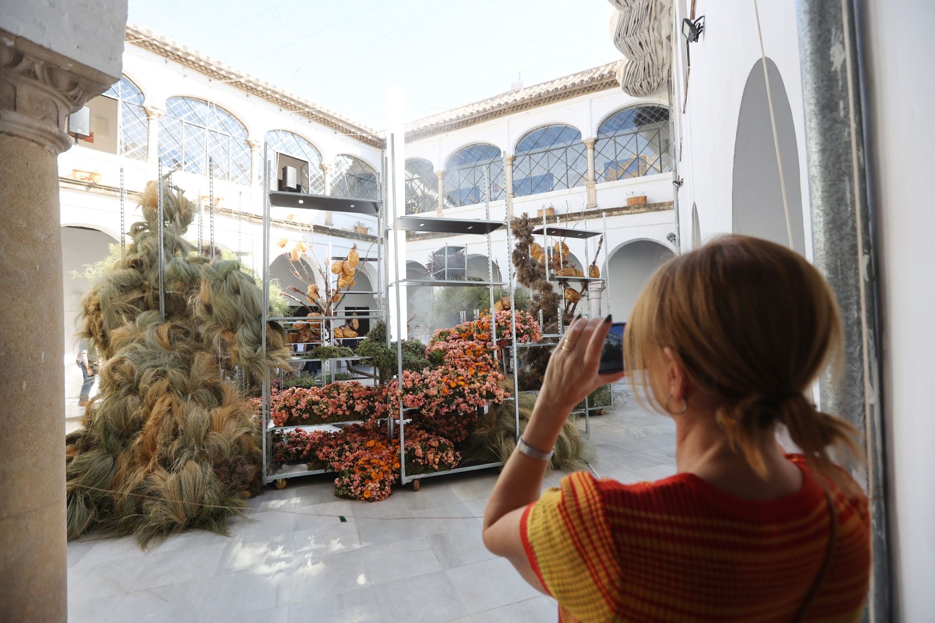 Las multitudinarias visitas a los patios de Flora en Córdoba, en imágenes