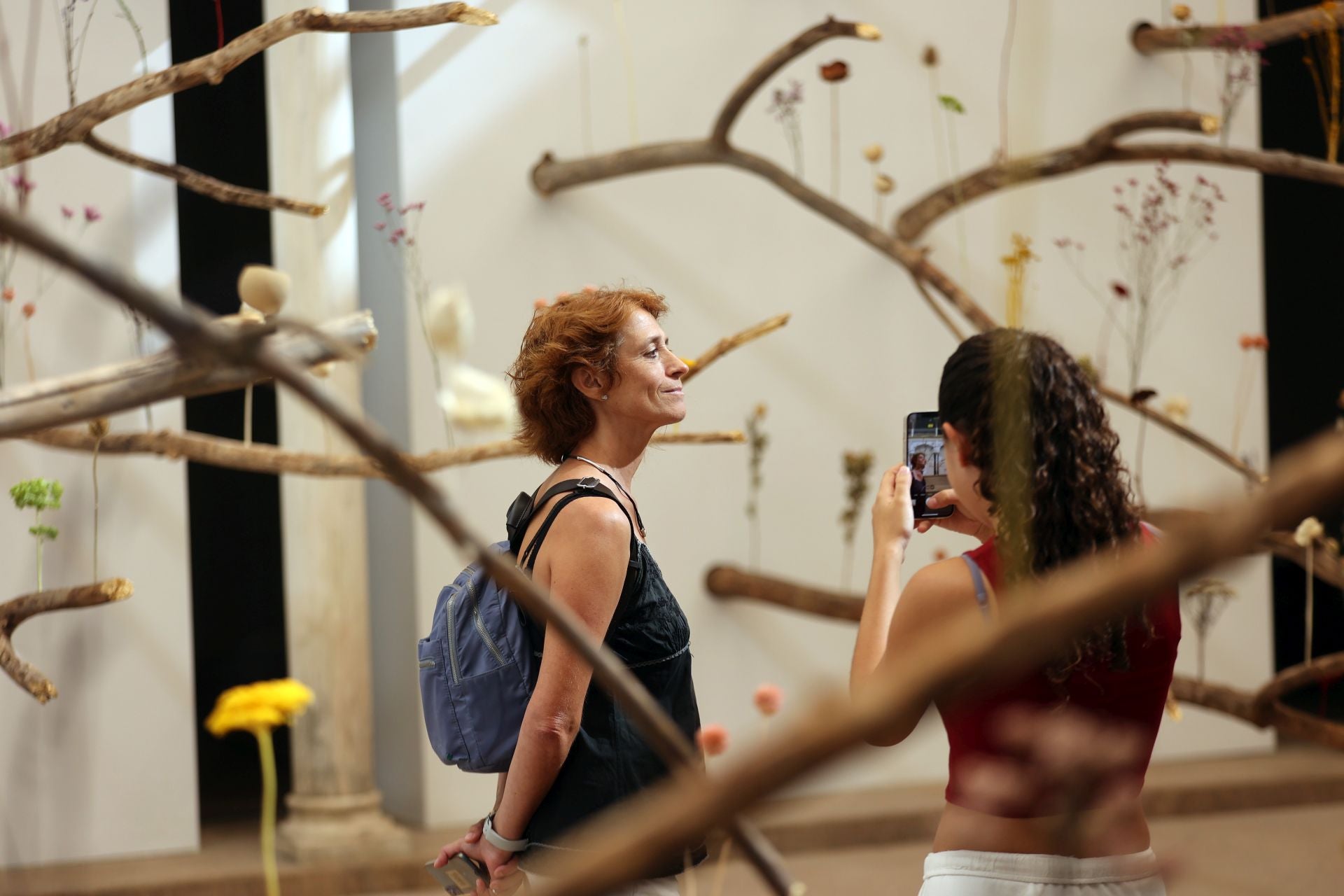 Las multitudinarias visitas a los patios de Flora en Córdoba, en imágenes